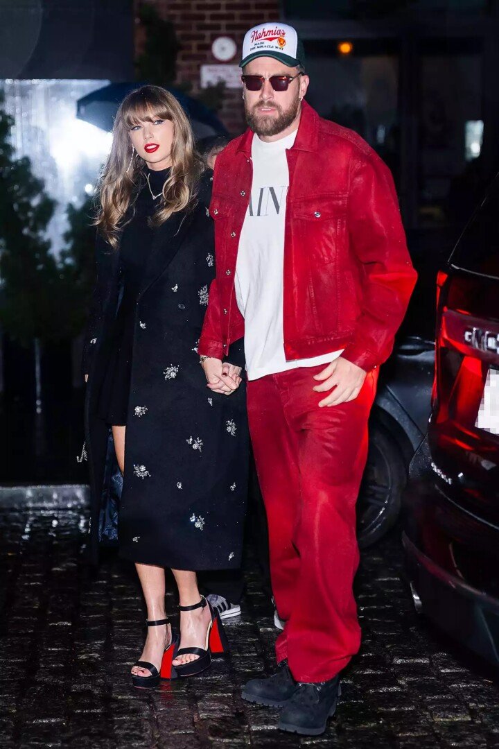 Taylor Swift and Travis Kelce Shine During Romantic Rainy NYC Weekend